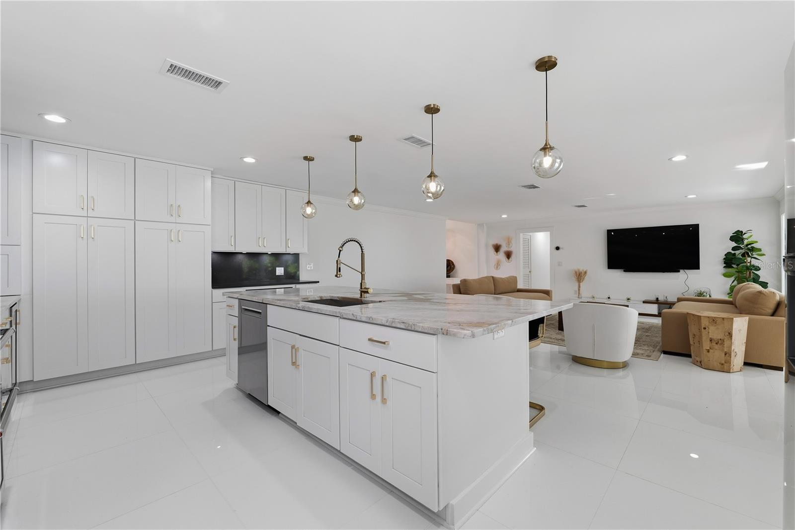 BEL MAR SHORES - Residential