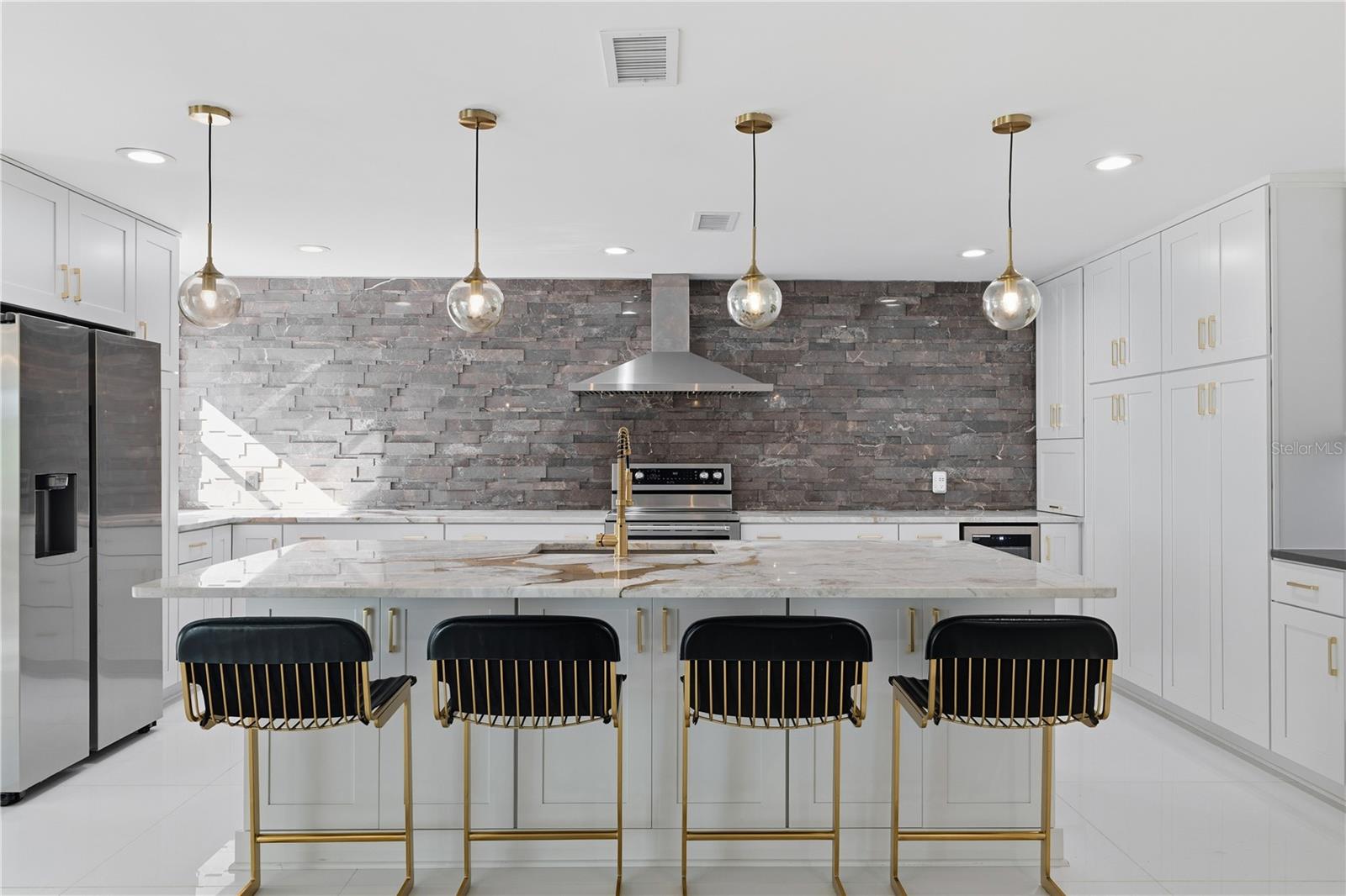 BEL MAR SHORES - Residential