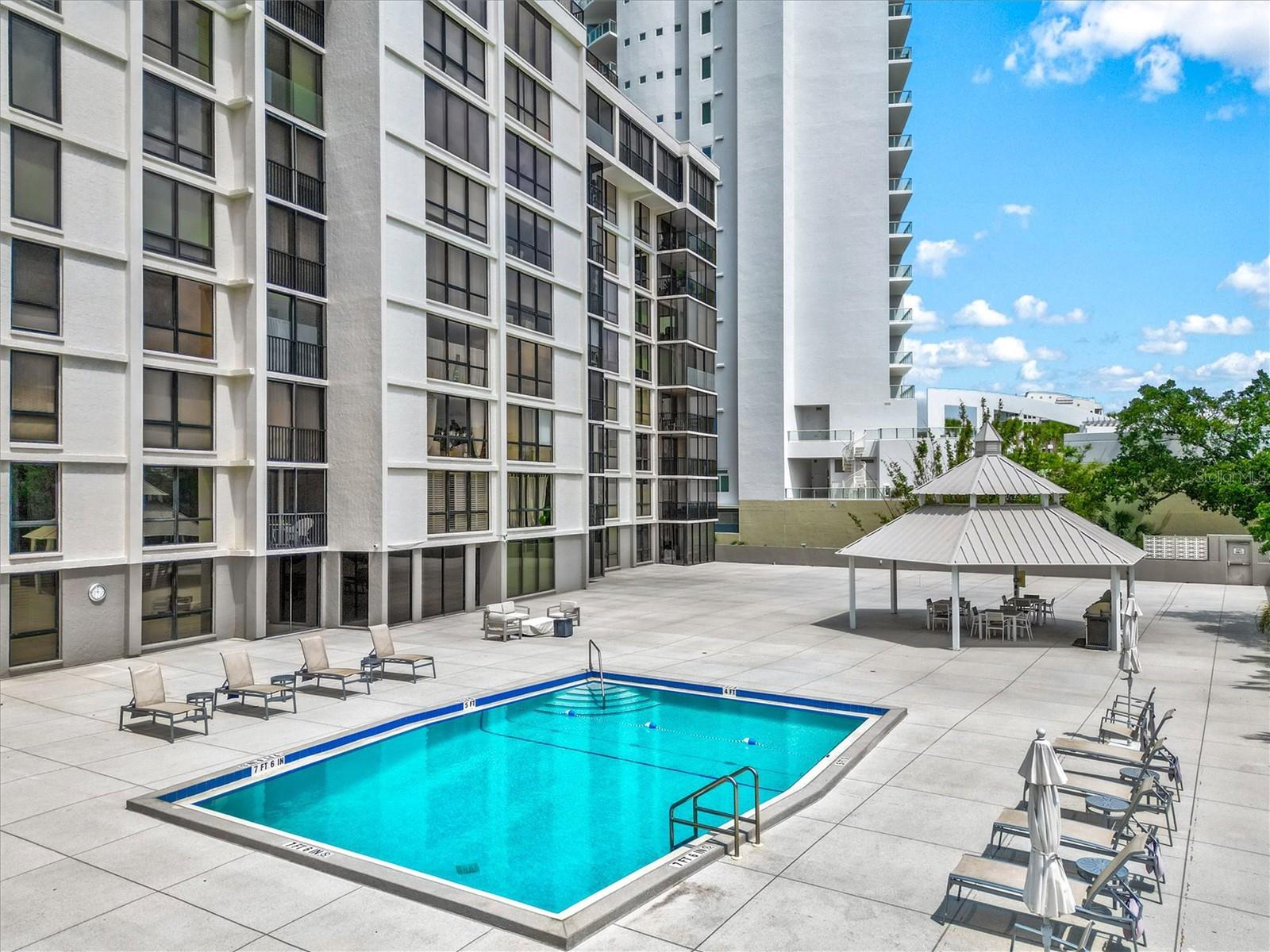 ESSEX HOUSE - Residential