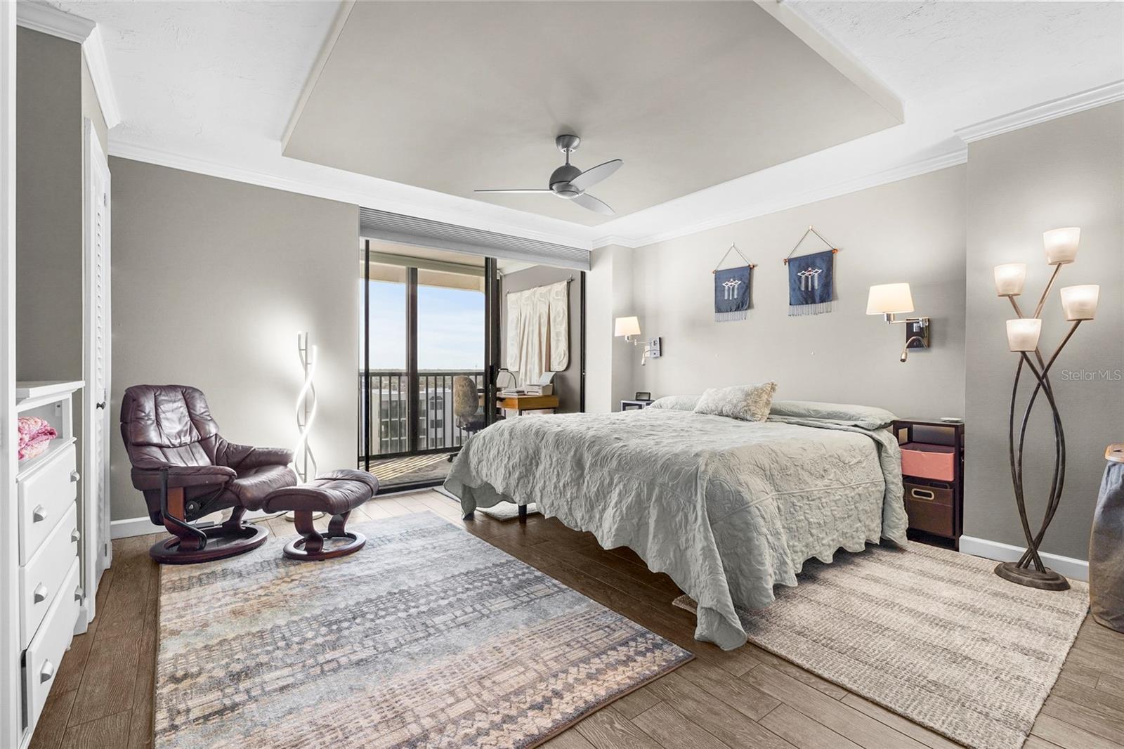 ESSEX HOUSE - Residential