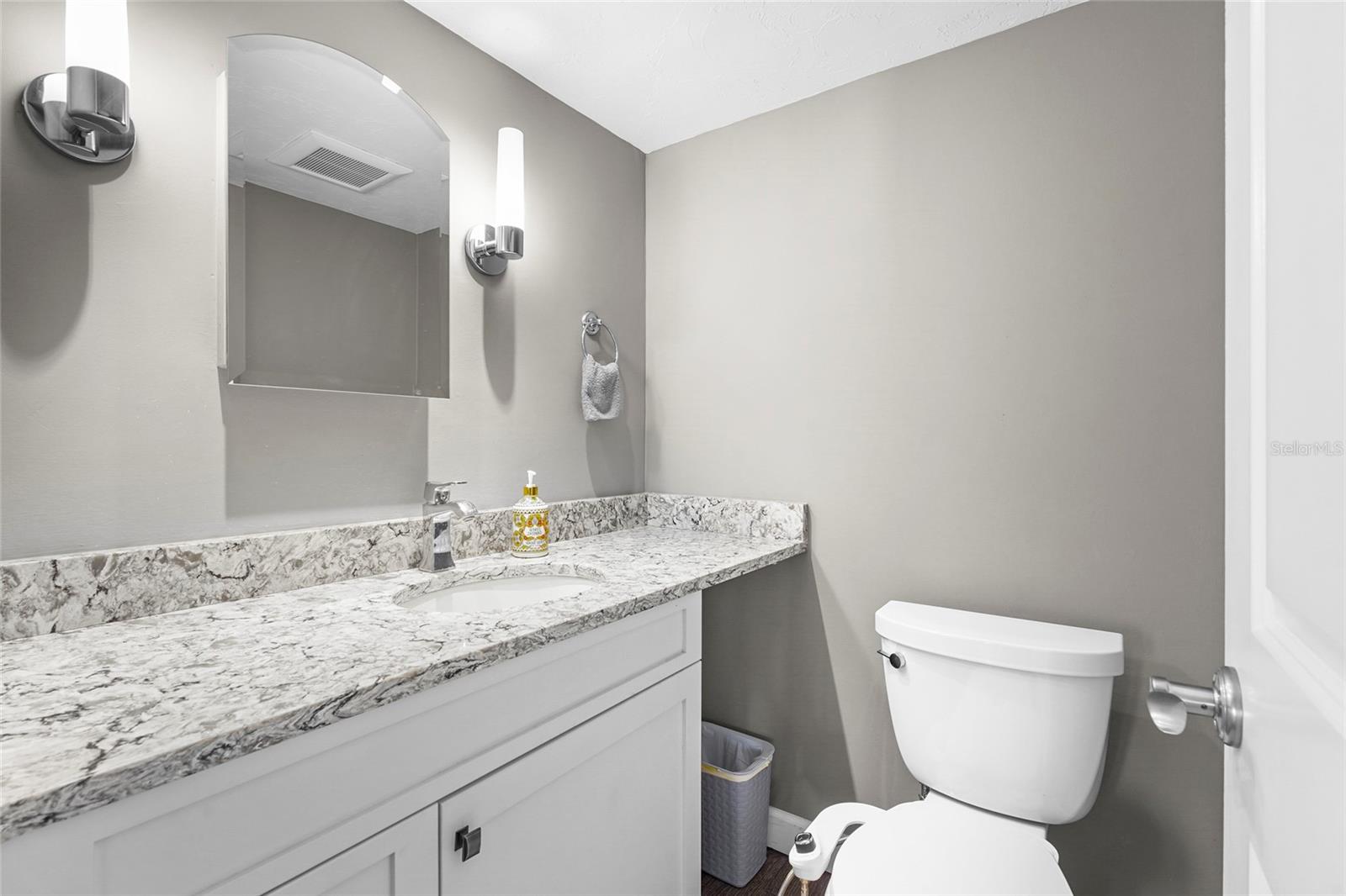 ESSEX HOUSE - Residential