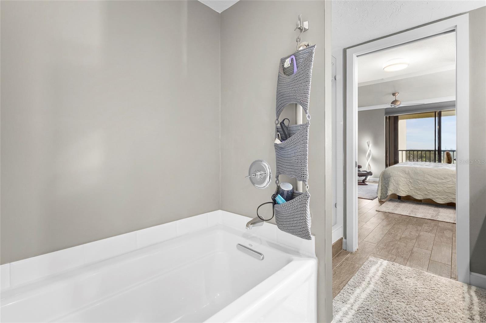 ESSEX HOUSE - Residential