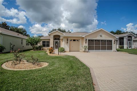 A home in TAVARES