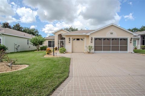 A home in TAVARES