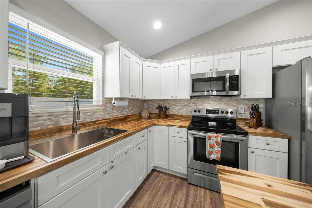13 TEAK LOOP PLACE