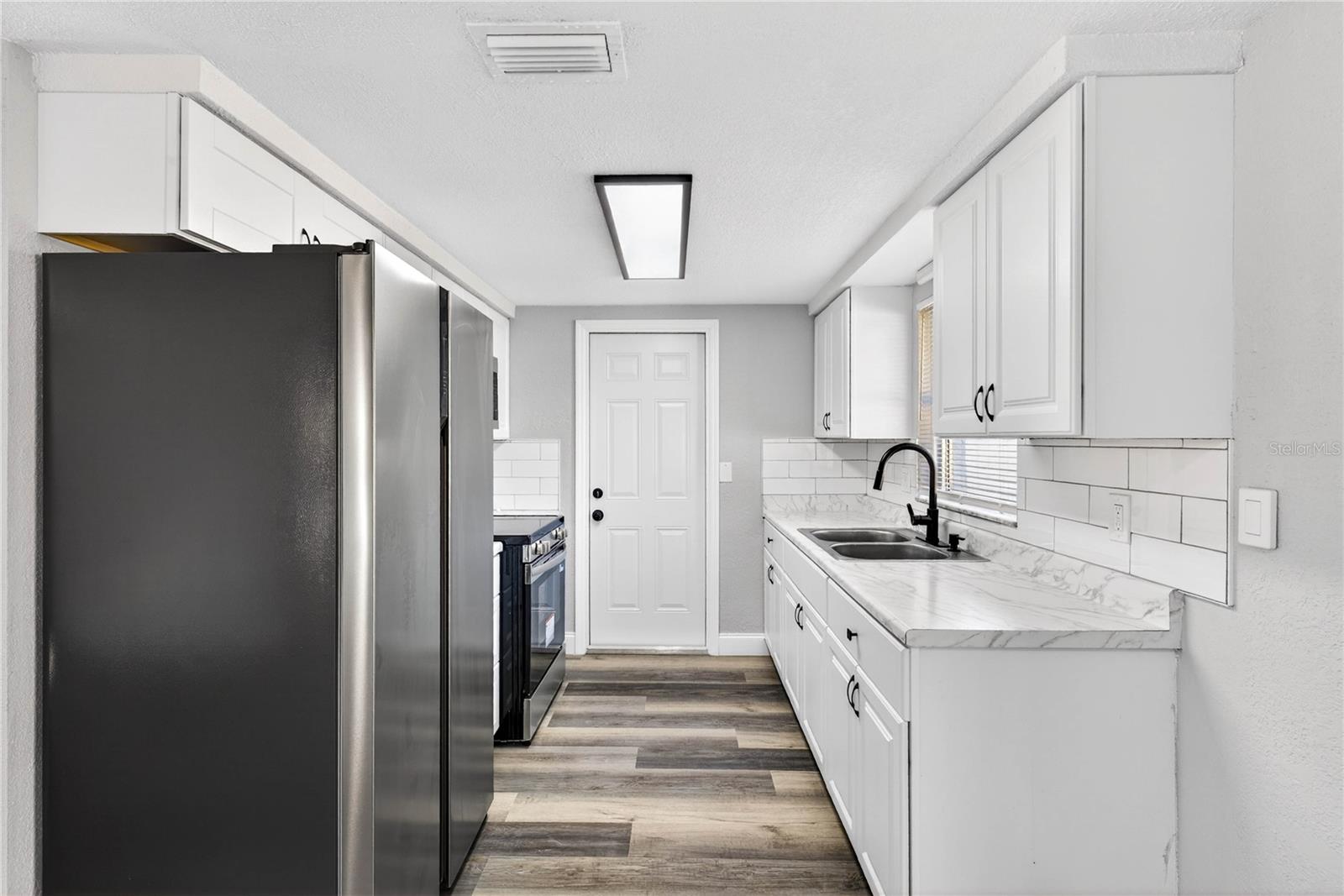 COLONIAL HILLS - Residential