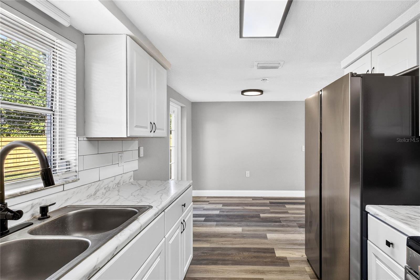 COLONIAL HILLS - Residential