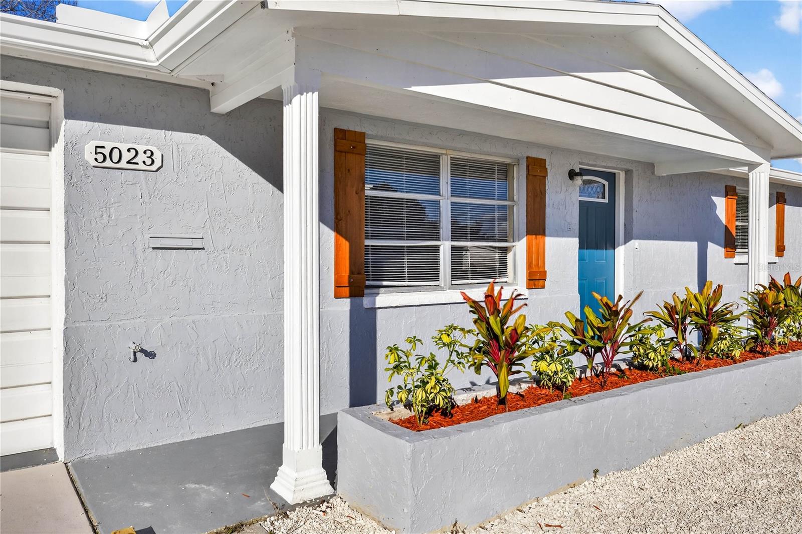 COLONIAL HILLS - Residential