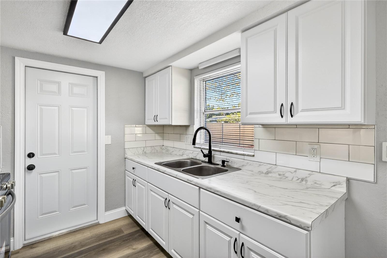 COLONIAL HILLS - Residential