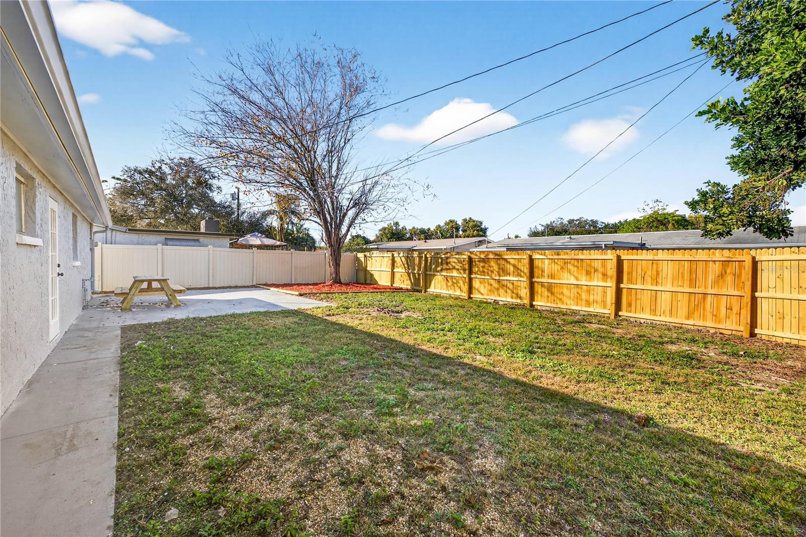 COLONIAL HILLS - Residential