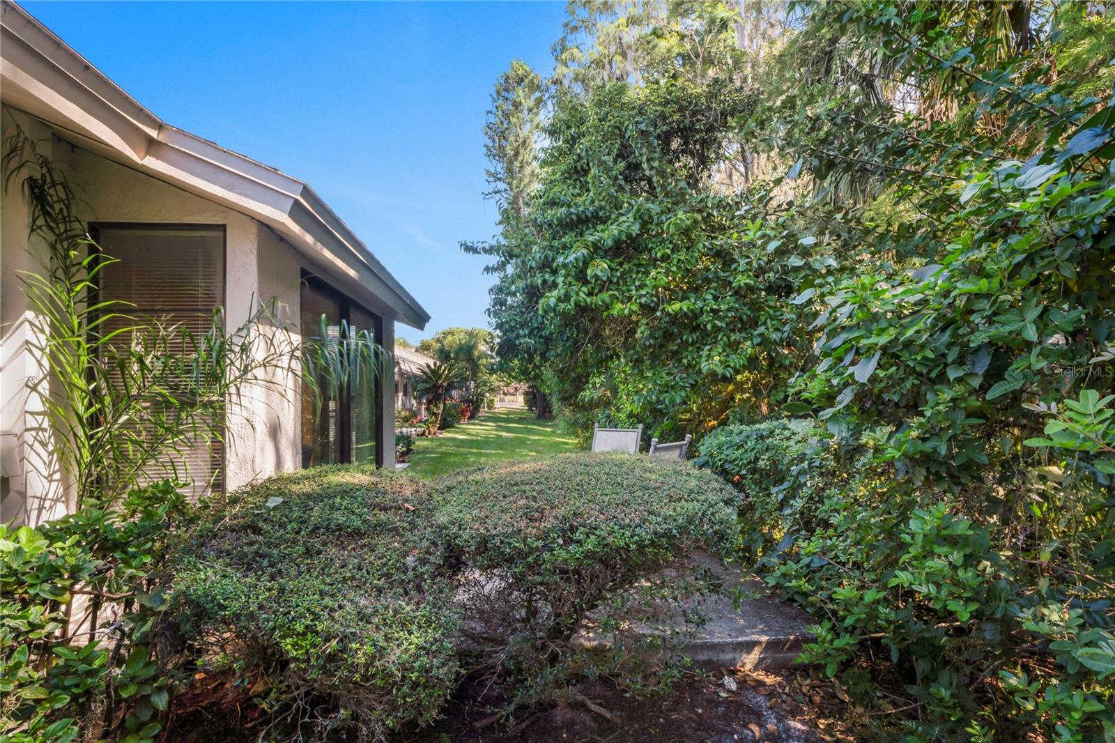 GOLF VIEW VILLAS CONDO 01 - Residential