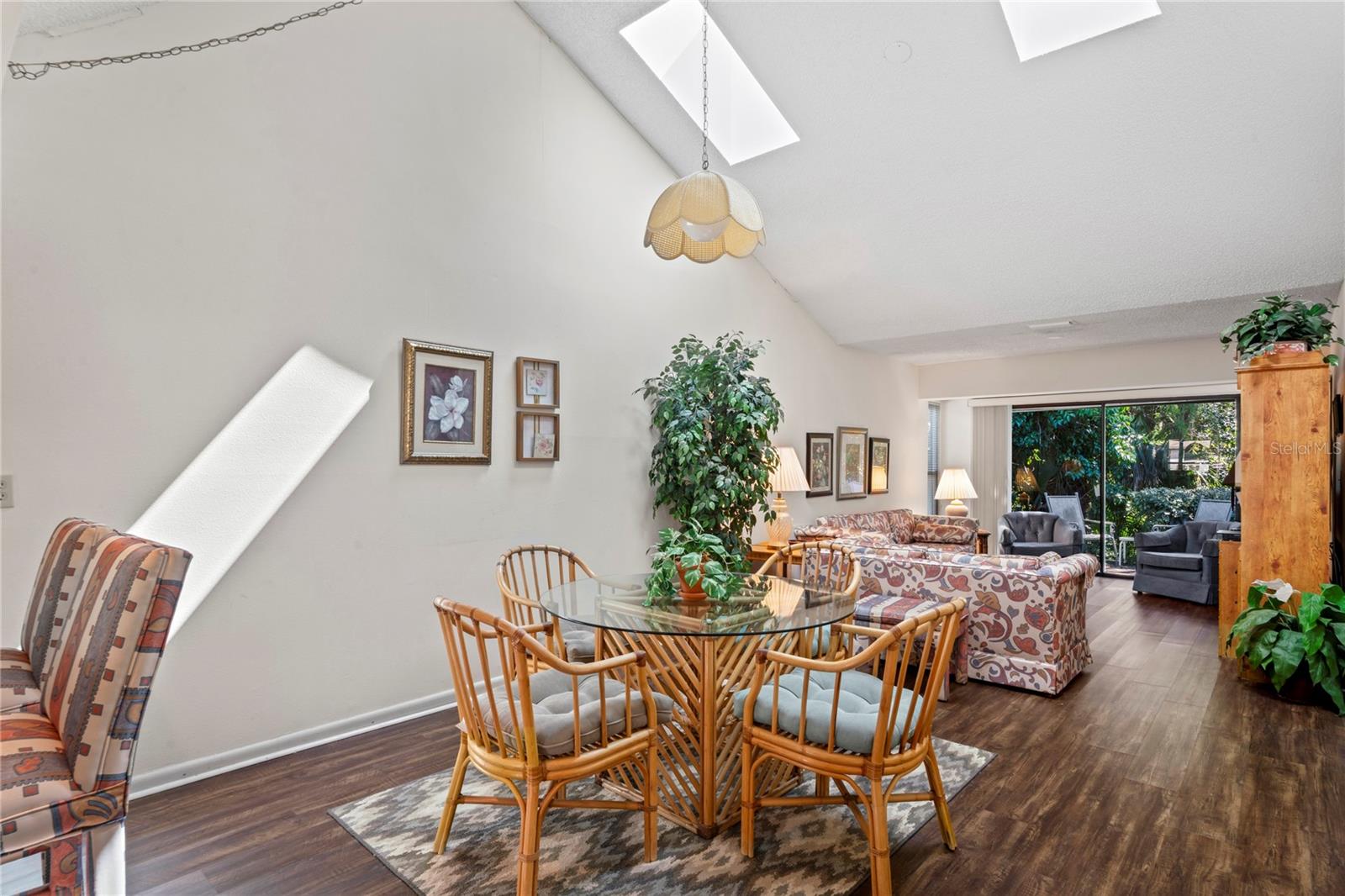 GOLF VIEW VILLAS CONDO 01 - Residential