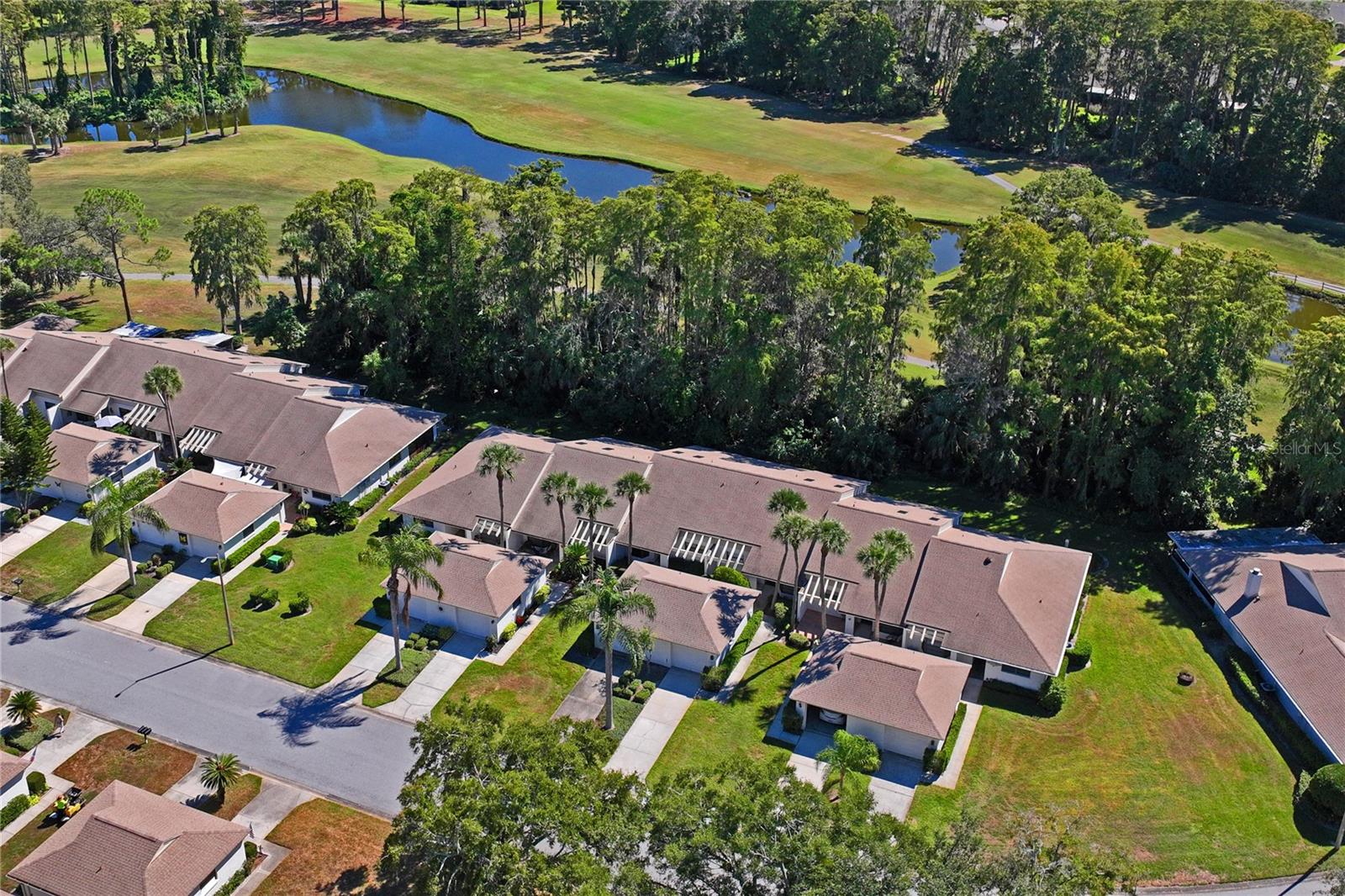 GOLF VIEW VILLAS CONDO 01 - Residential