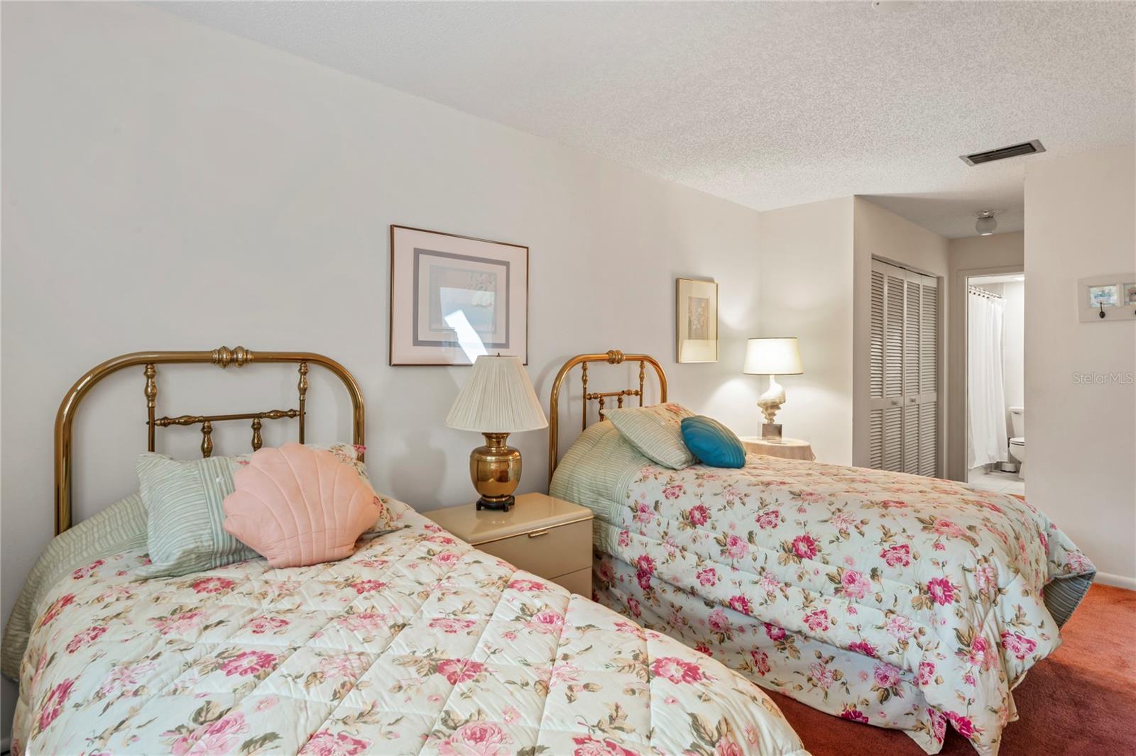 GOLF VIEW VILLAS CONDO 01 - Residential