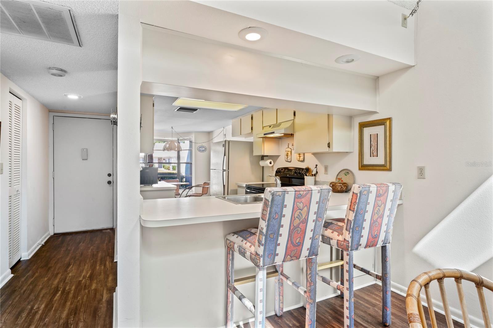 GOLF VIEW VILLAS CONDO 01 - Residential