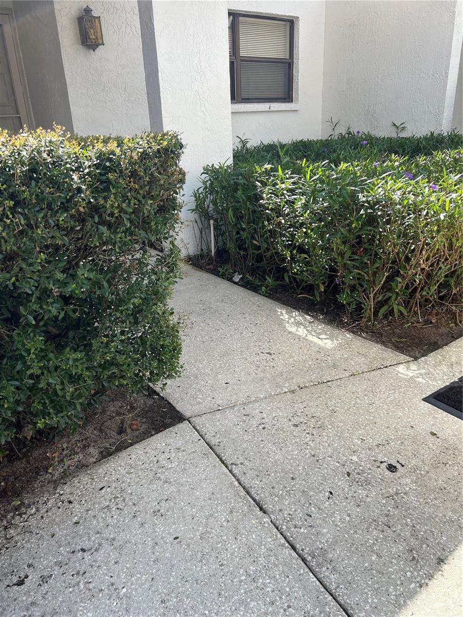 GOLF VIEW VILLAS CONDO 01 - Residential