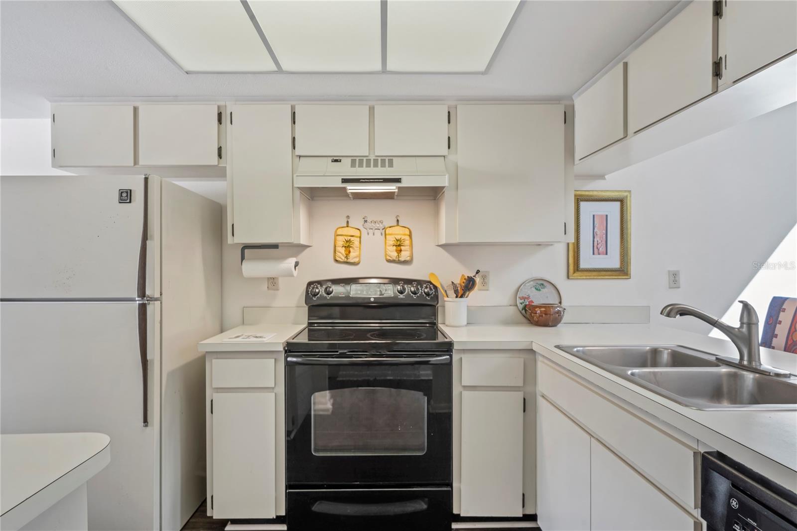 GOLF VIEW VILLAS CONDO 01 - Residential