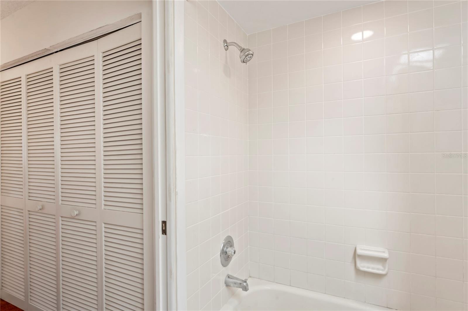 GOLF VIEW VILLAS CONDO 01 - Residential