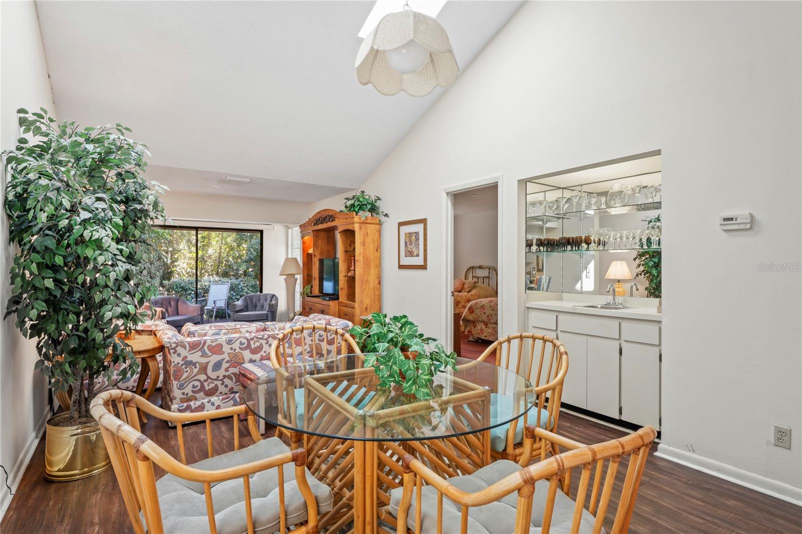 GOLF VIEW VILLAS CONDO 01 - Residential