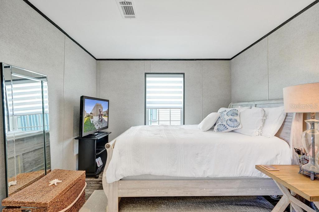 315 NE CARDINAL NE #L15