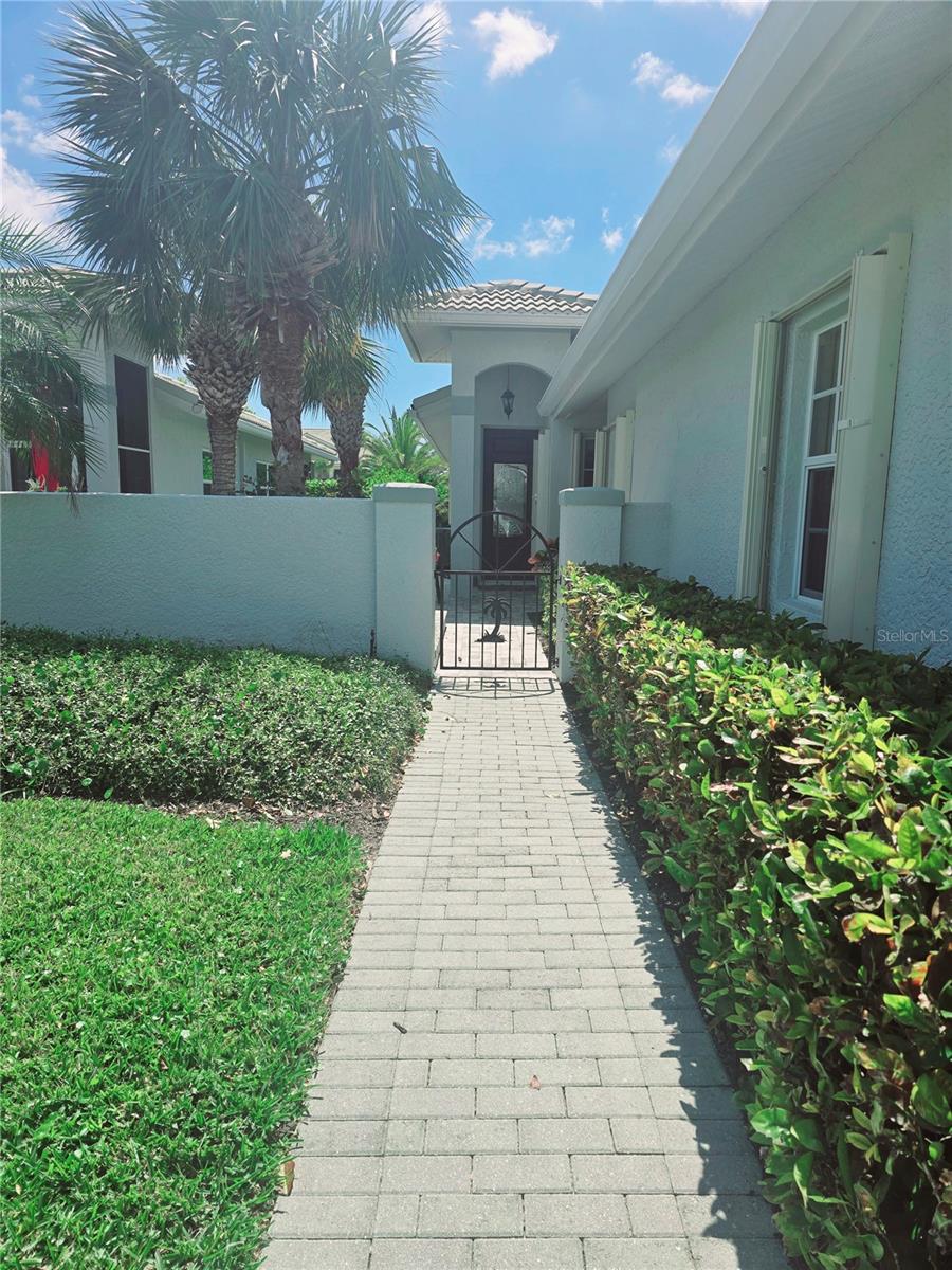 321 RECLINATA CIRCLE