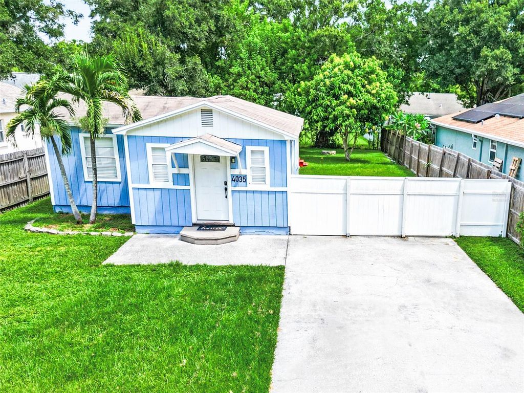 Photo of 4035 40th Avenue N, St Petersburg, FL 33714 (MLS # A4662693)