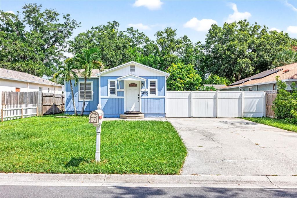 Photo of 4035 40th Avenue N, St Petersburg, FL 33714 (MLS # A4662693)