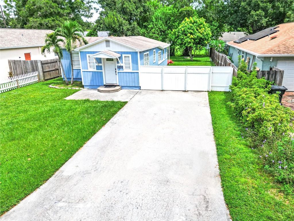 Photo of 4035 40th Avenue N, St Petersburg, FL 33714 (MLS # A4662693)