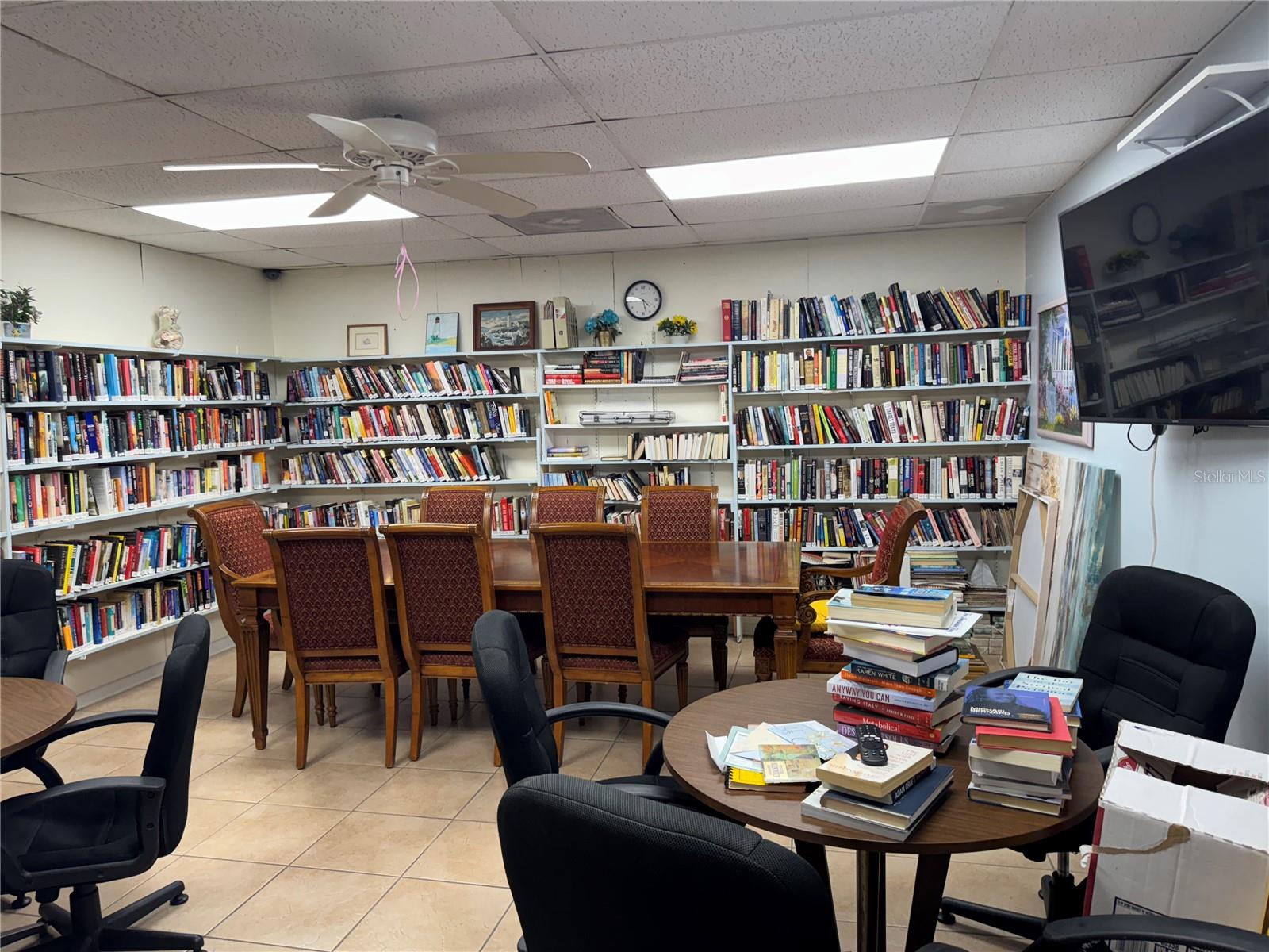 PARADISE SHORES - Residential