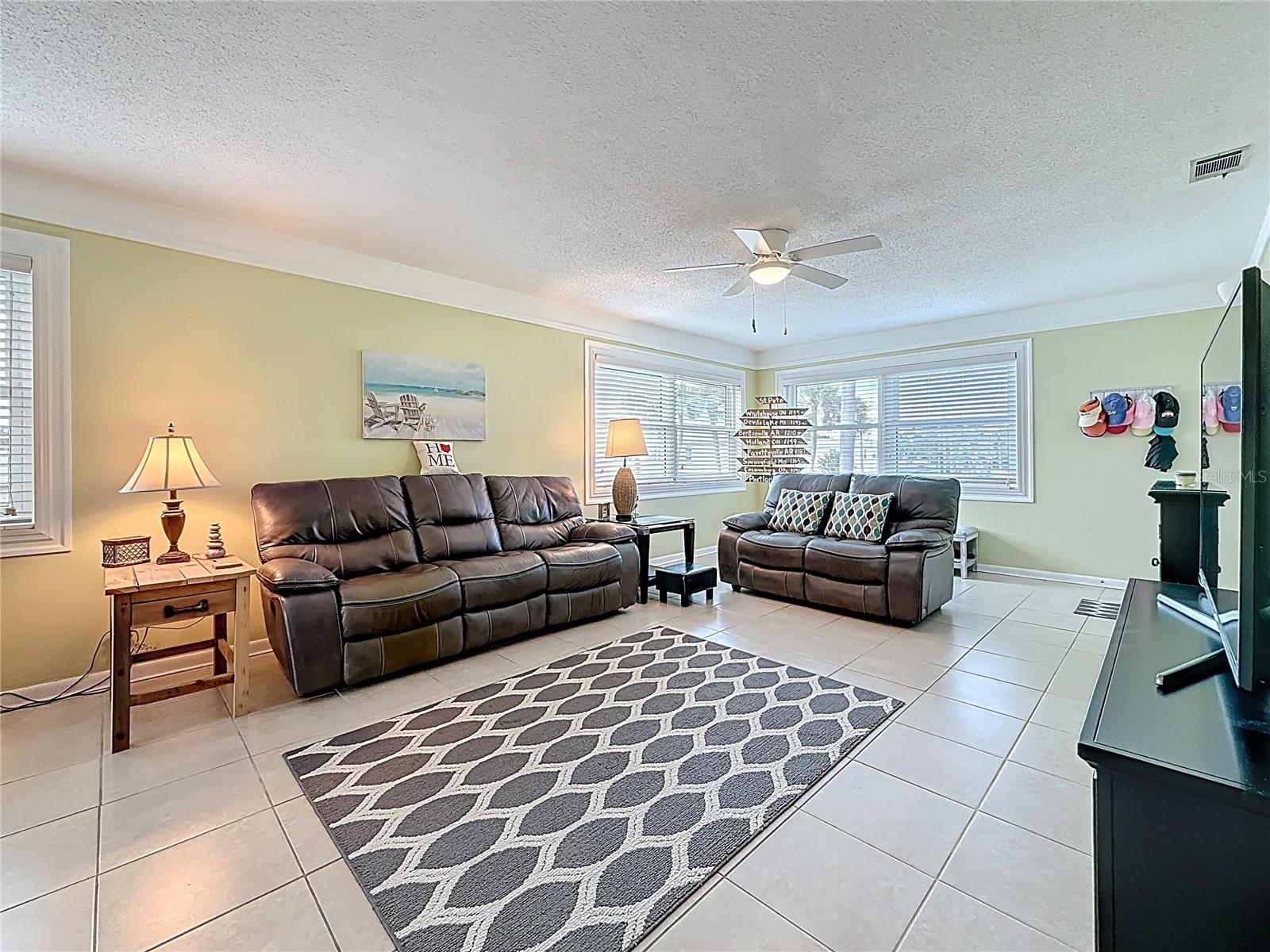 PARADISE SHORES - Residential