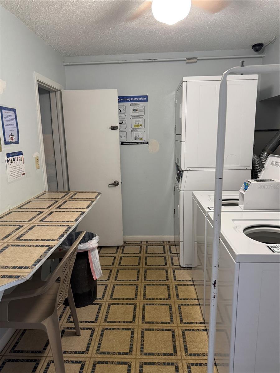 PARADISE SHORES - Residential