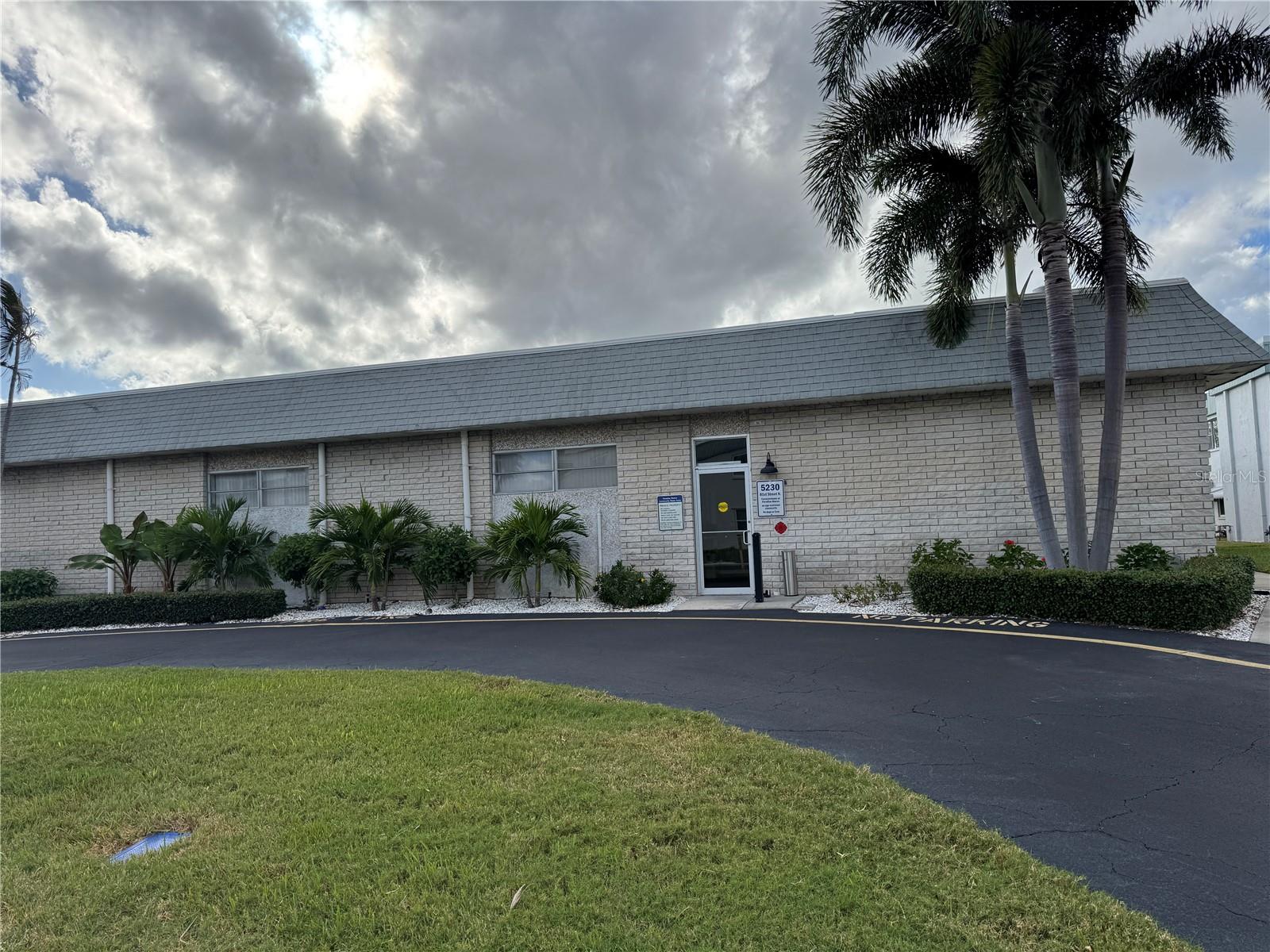 PARADISE SHORES - Residential