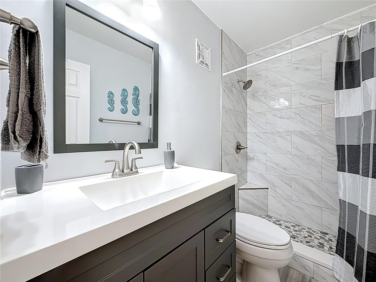 PARADISE SHORES - Residential