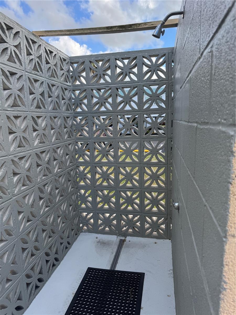 PARADISE SHORES - Residential