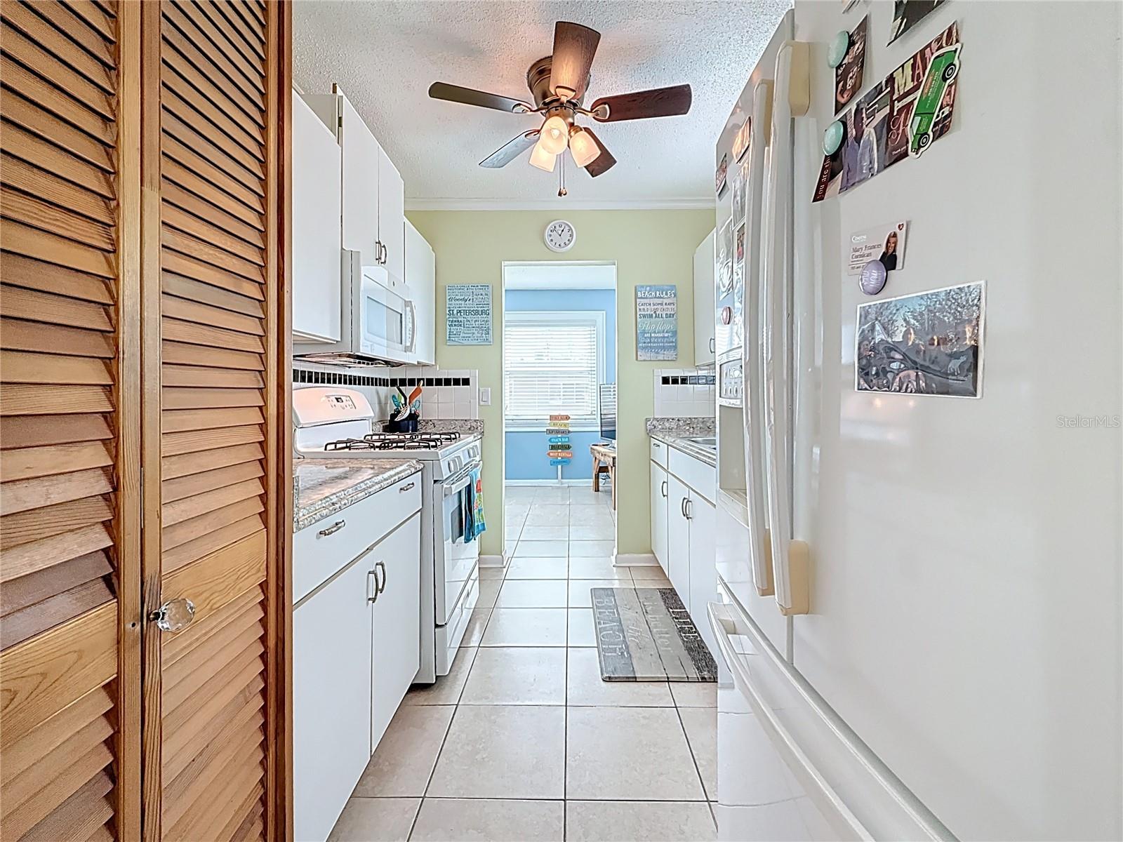 PARADISE SHORES - Residential