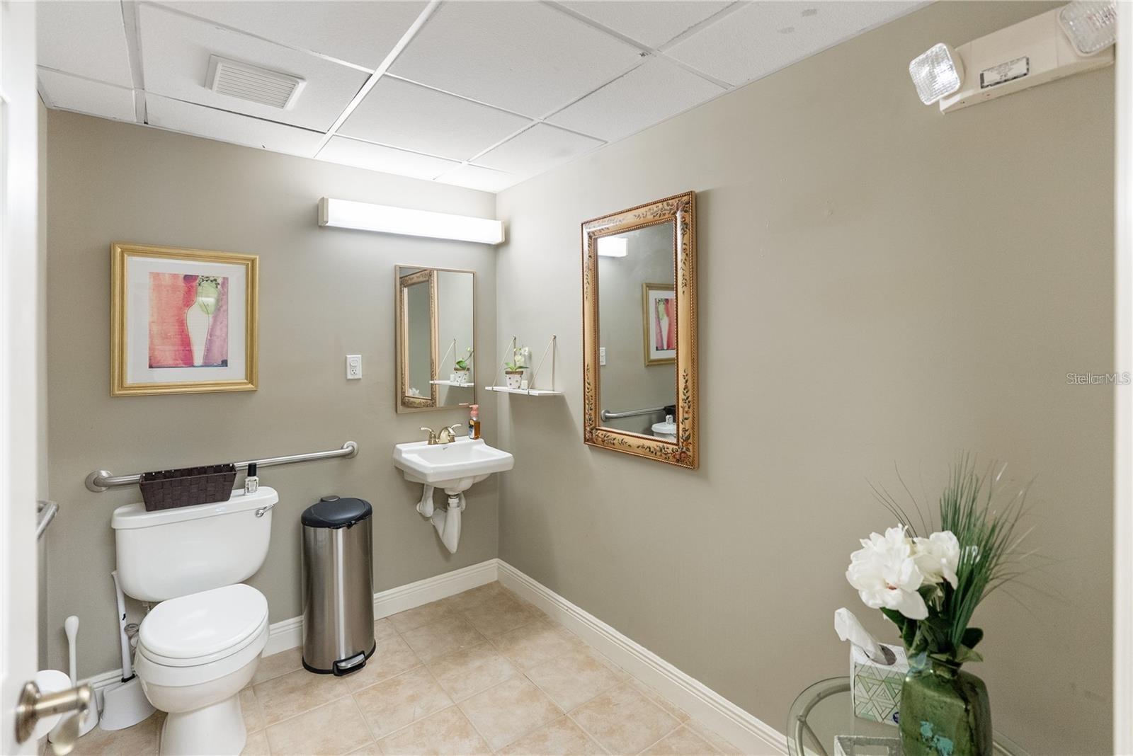 OSPREY EXECUTIVE PARK - Commercial Lease