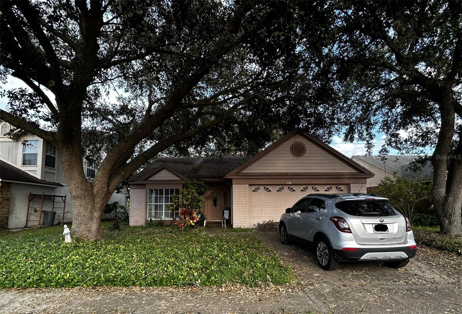567 QUEENSBRIDGE DRIVE