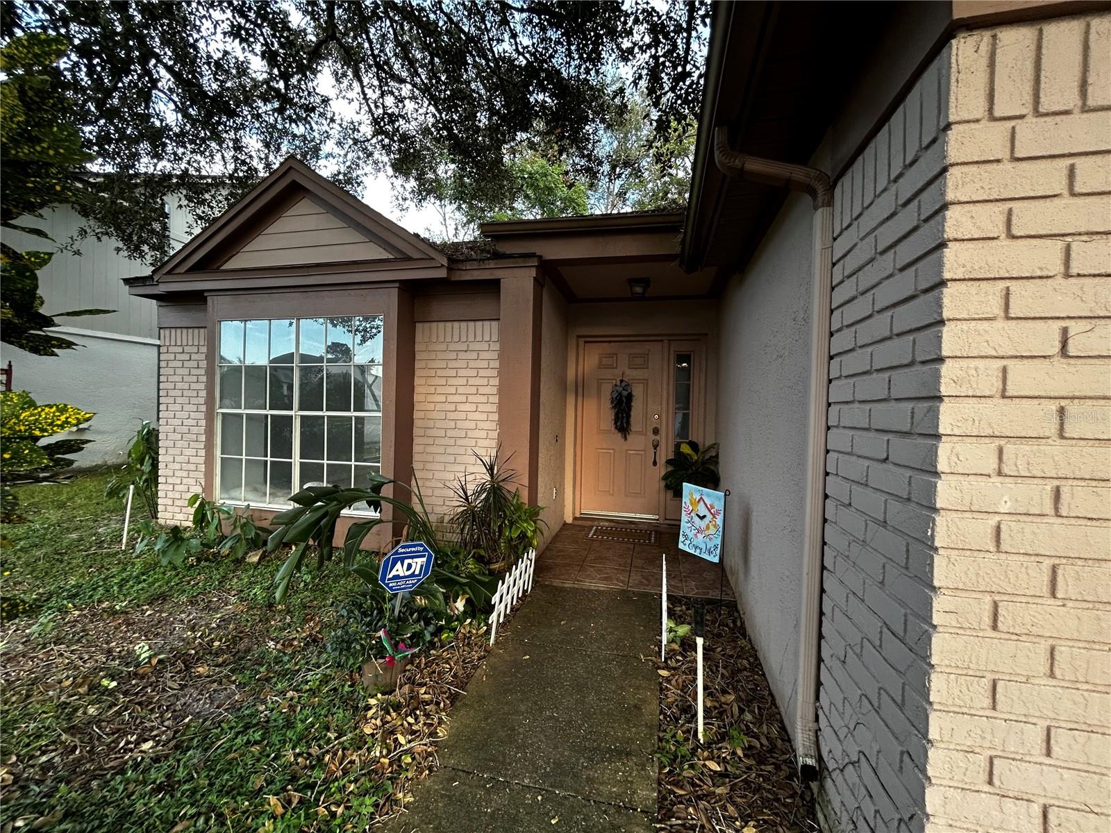 567 QUEENSBRIDGE DRIVE