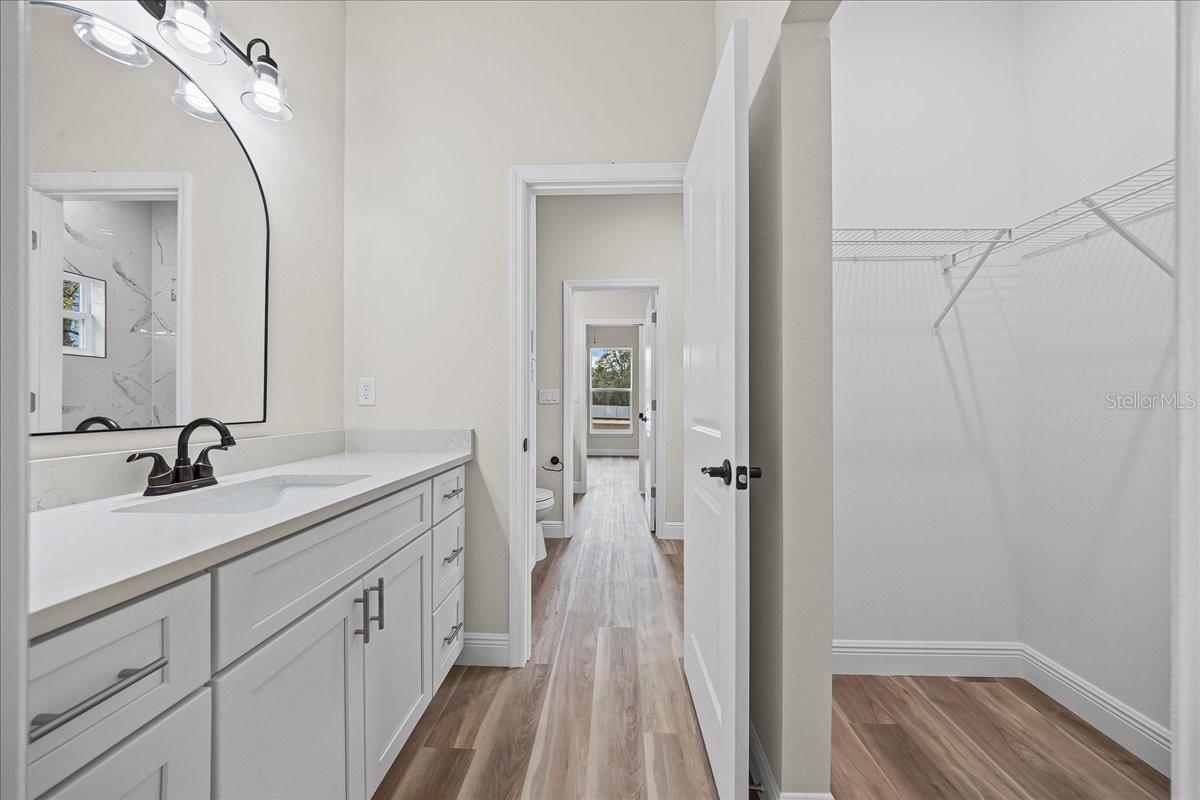 ROLLING HILLS - Residential