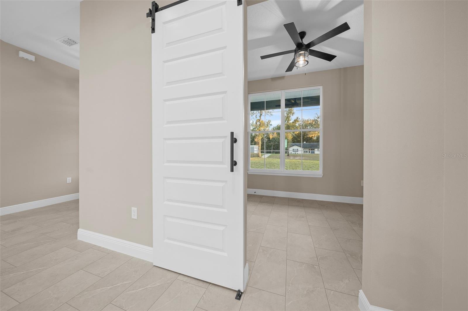 ROLLING HILLS - Residential