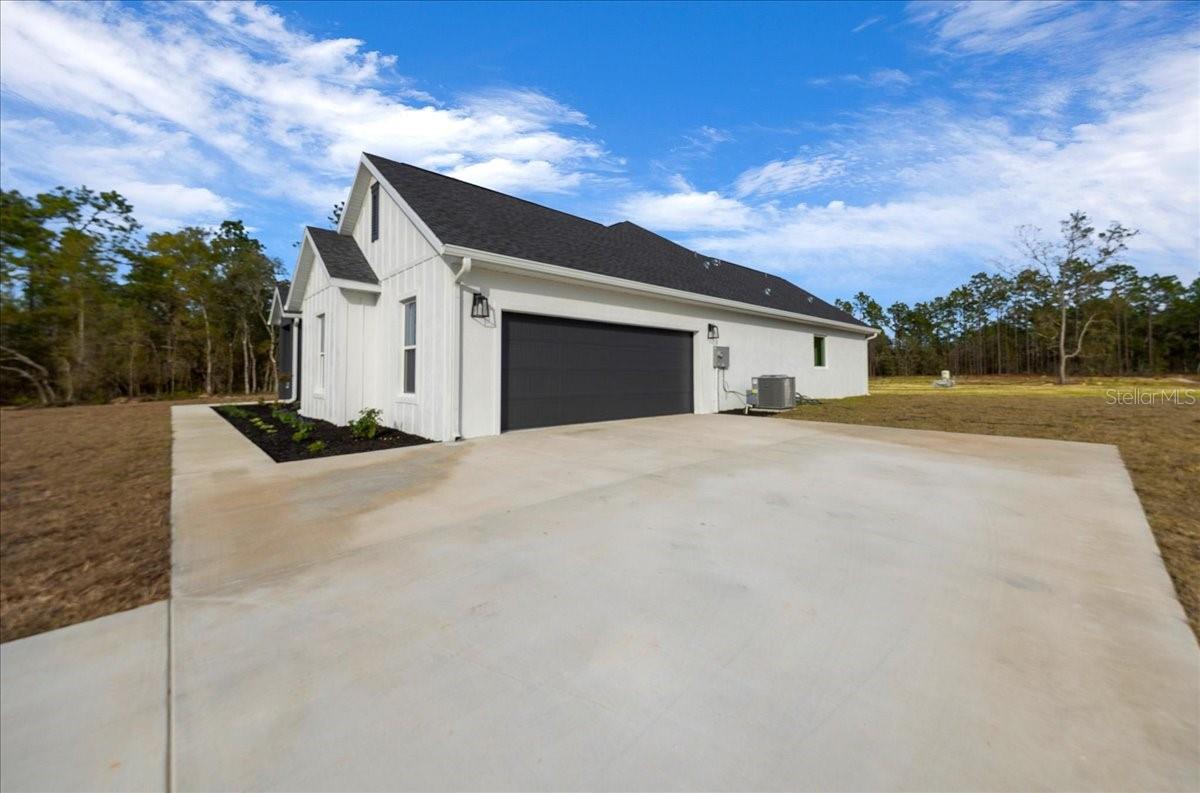 ROLLING HILLS - Residential