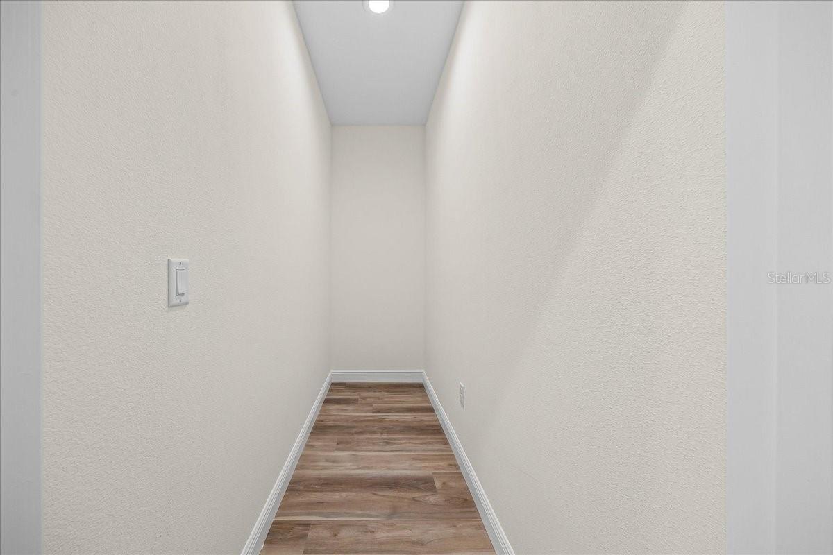 ROLLING HILLS - Residential