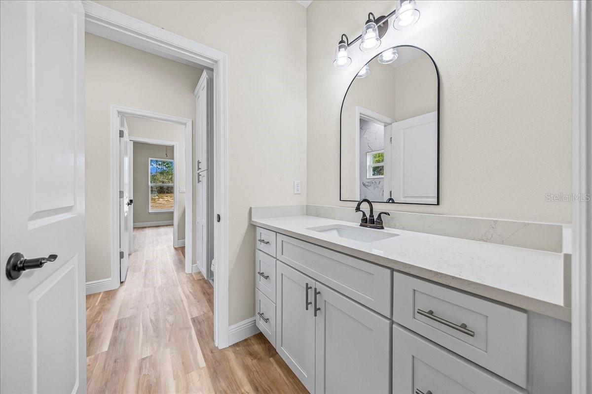 ROLLING HILLS - Residential