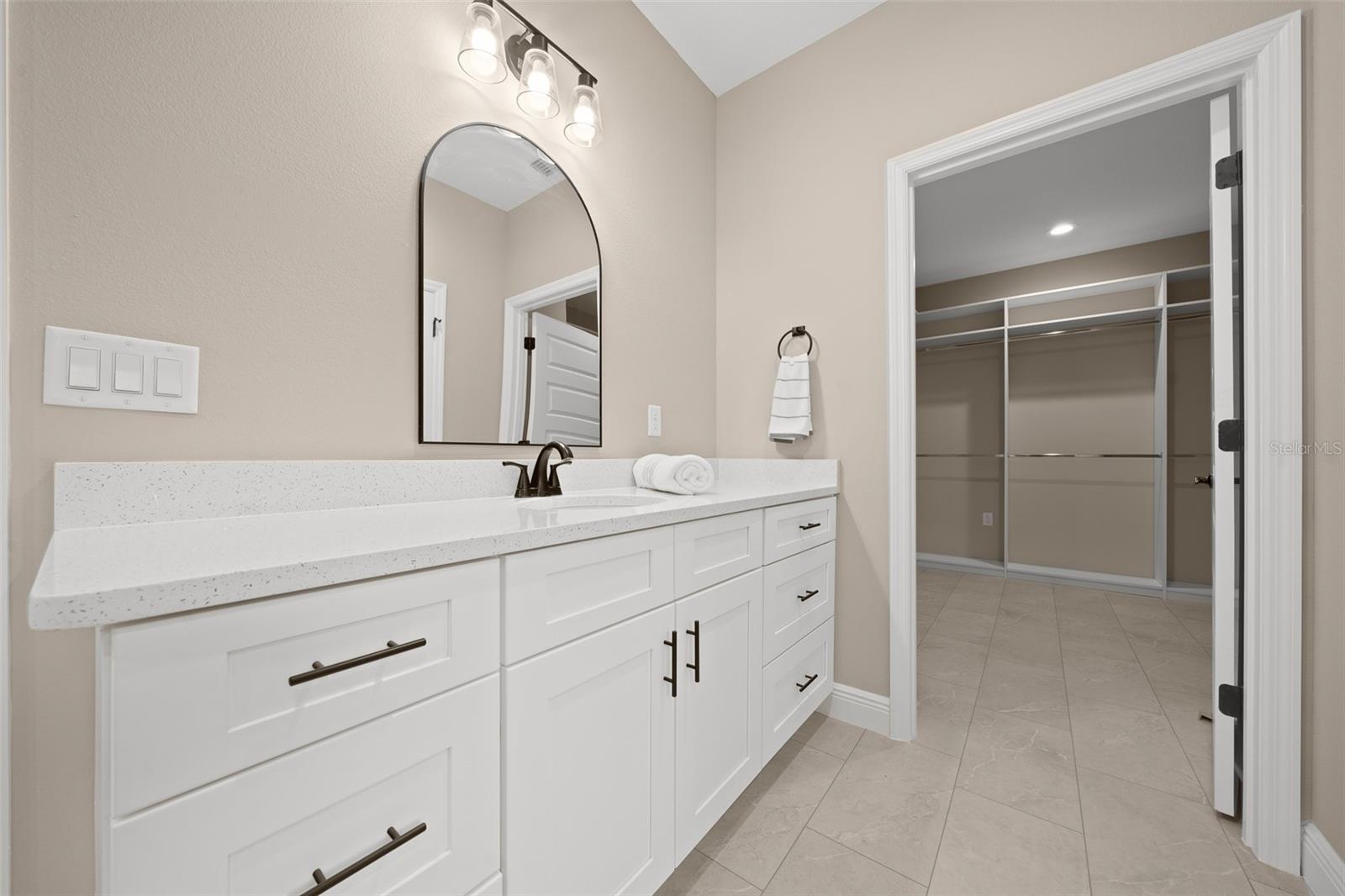 ROLLING HILLS - Residential