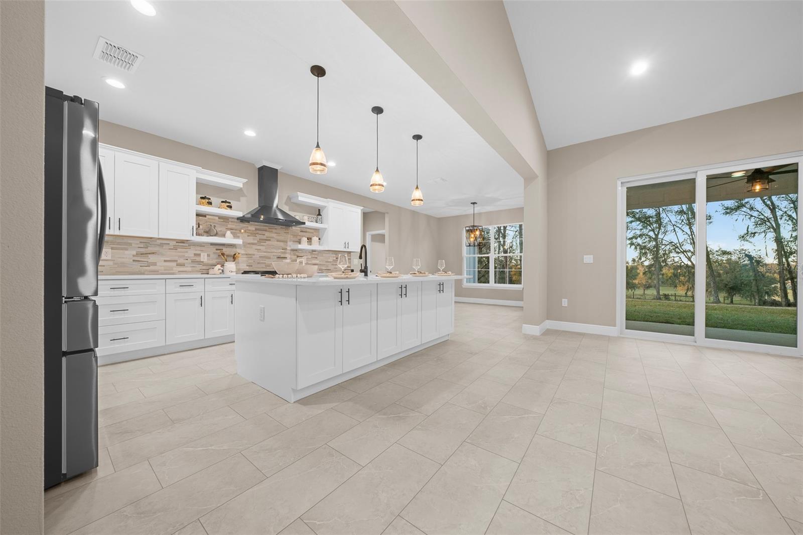 ROLLING HILLS - Residential