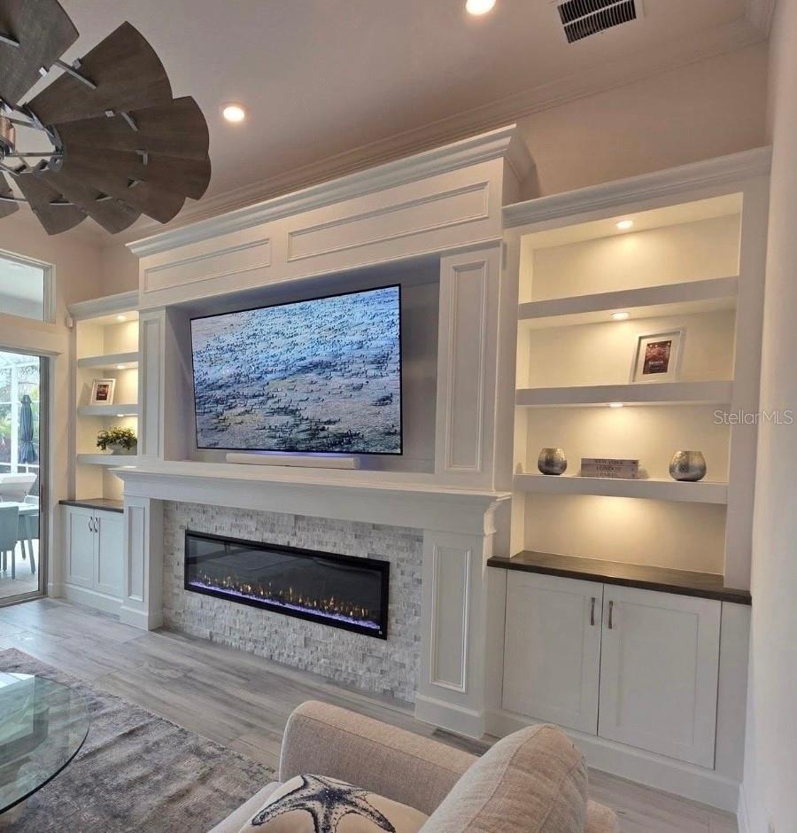 ROLLING HILLS - Residential