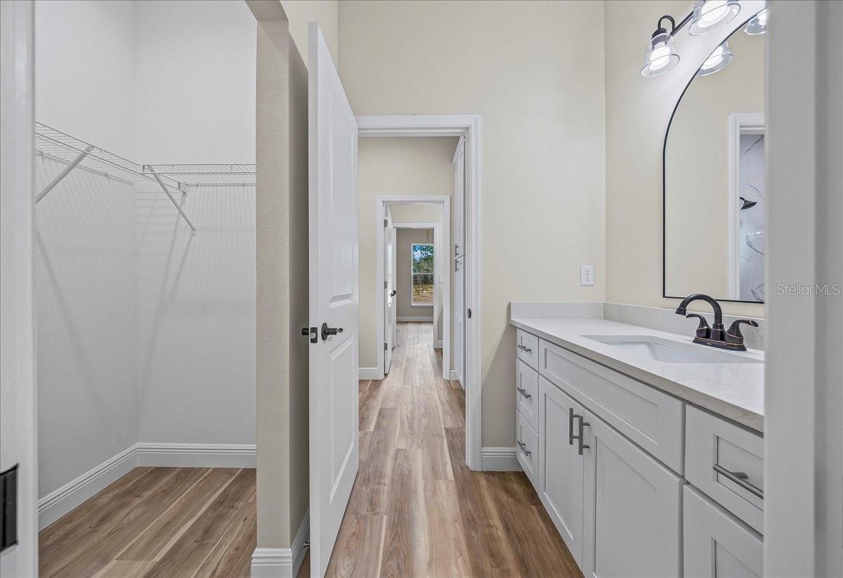 ROLLING HILLS - Residential