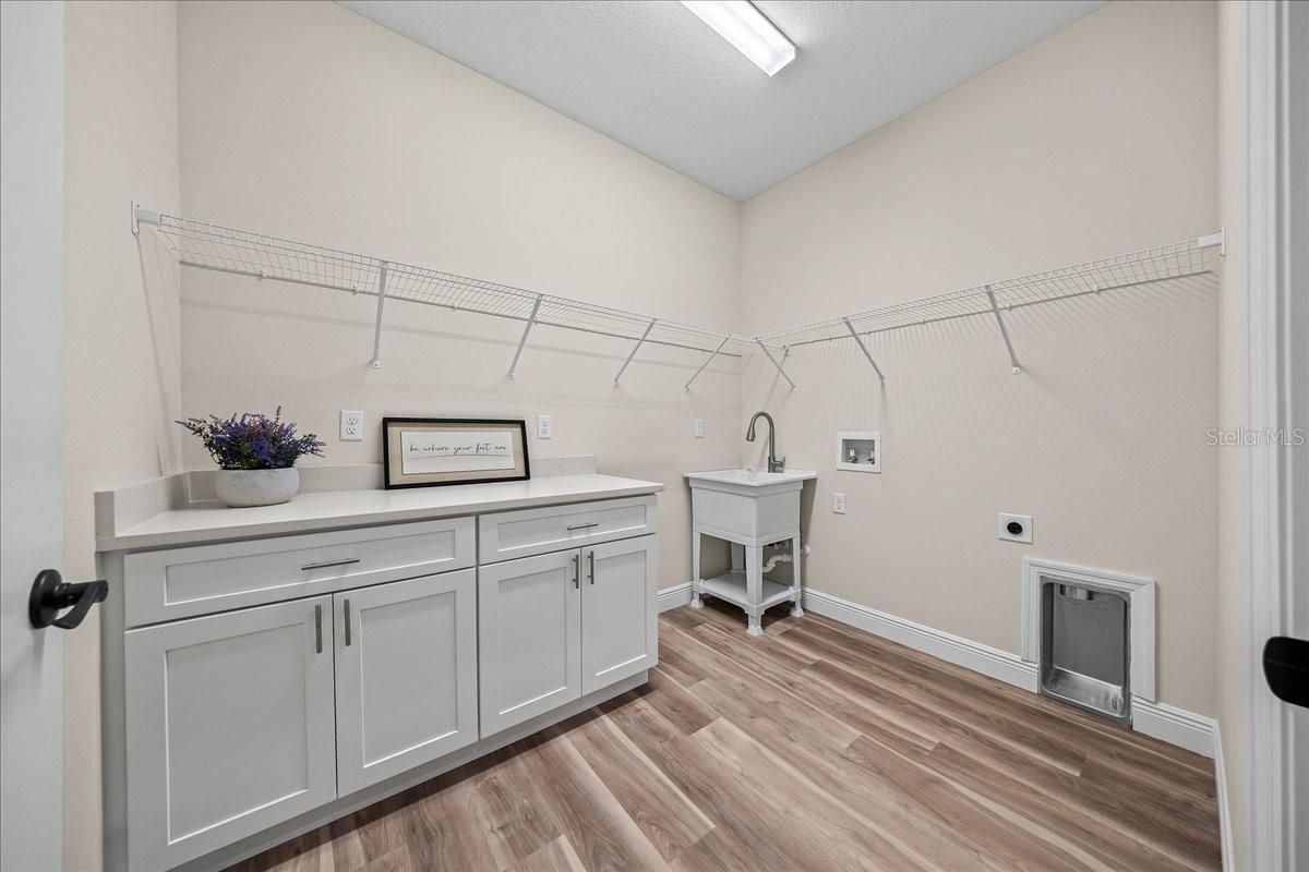 ROLLING HILLS - Residential