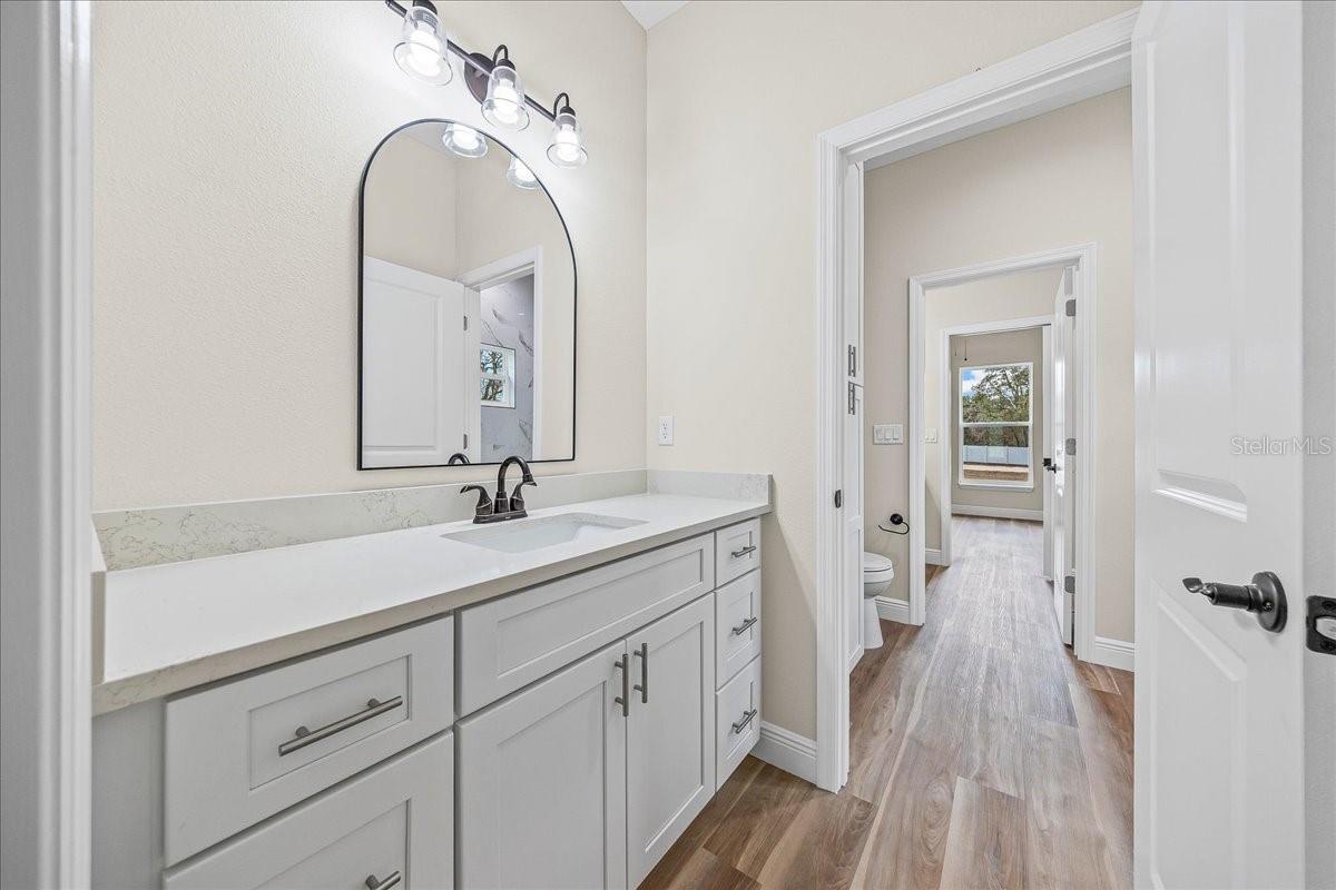 ROLLING HILLS - Residential