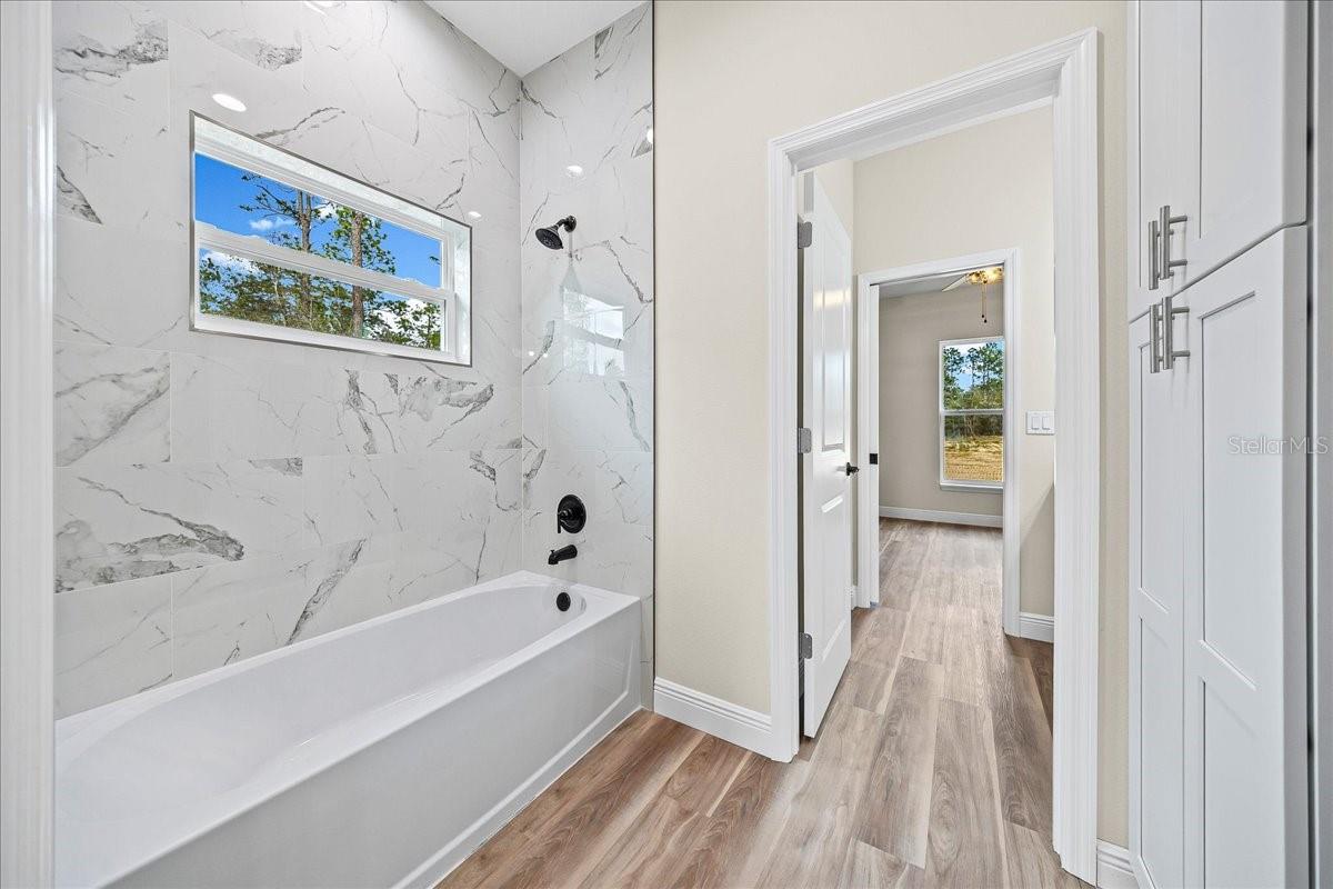 ROLLING HILLS - Residential